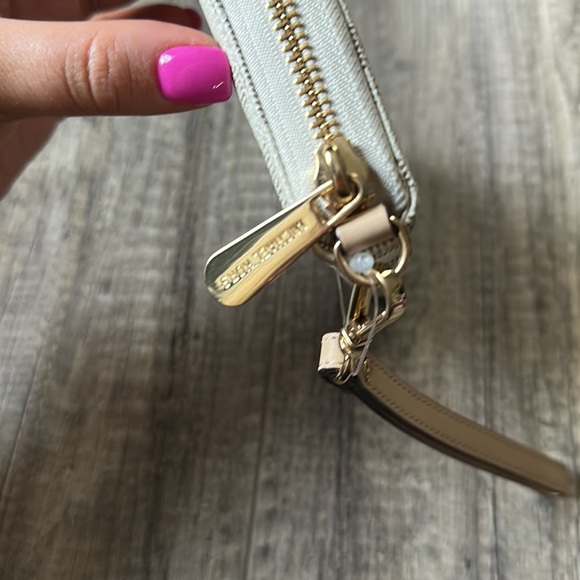 Michael Kors (NWT) Jet Set Large Coin Multifunction Phone Case Wallet/Wristlet - Picture 2 of 4